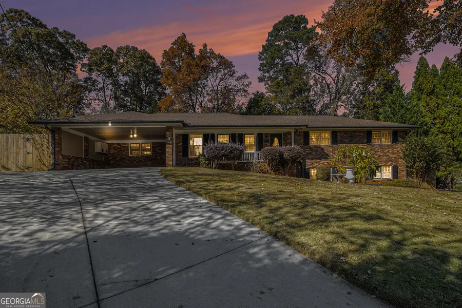 923 Tall Pine Court Sw, Stone Mountain, GA 30087 - Image #3