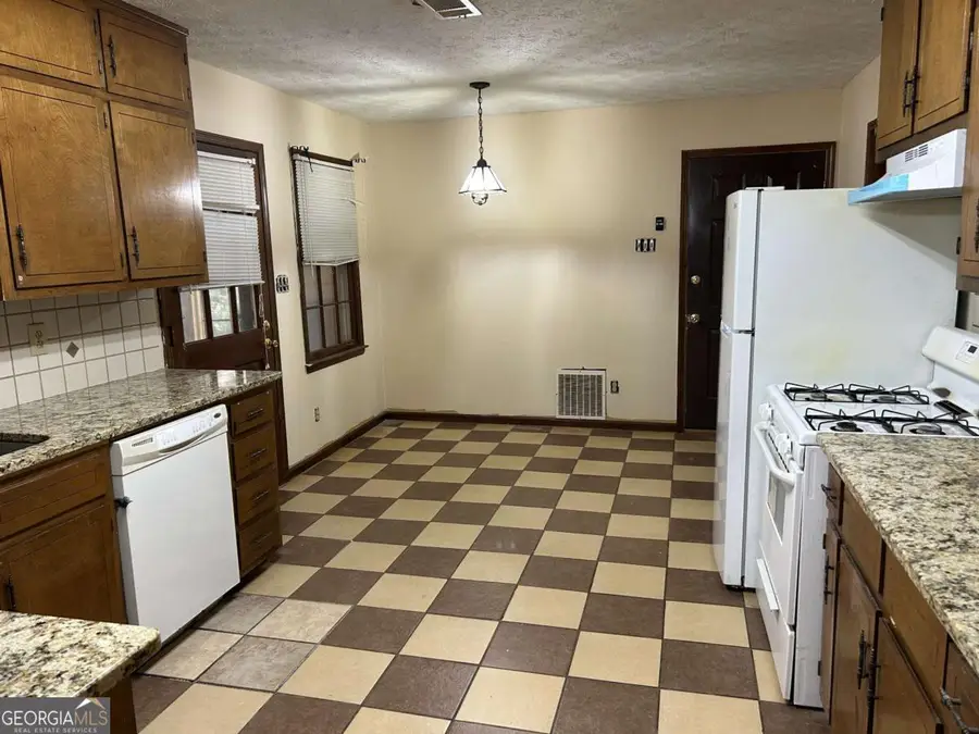 1530 Oleander Lane Sw, Lilburn, GA 30047 - Image #3