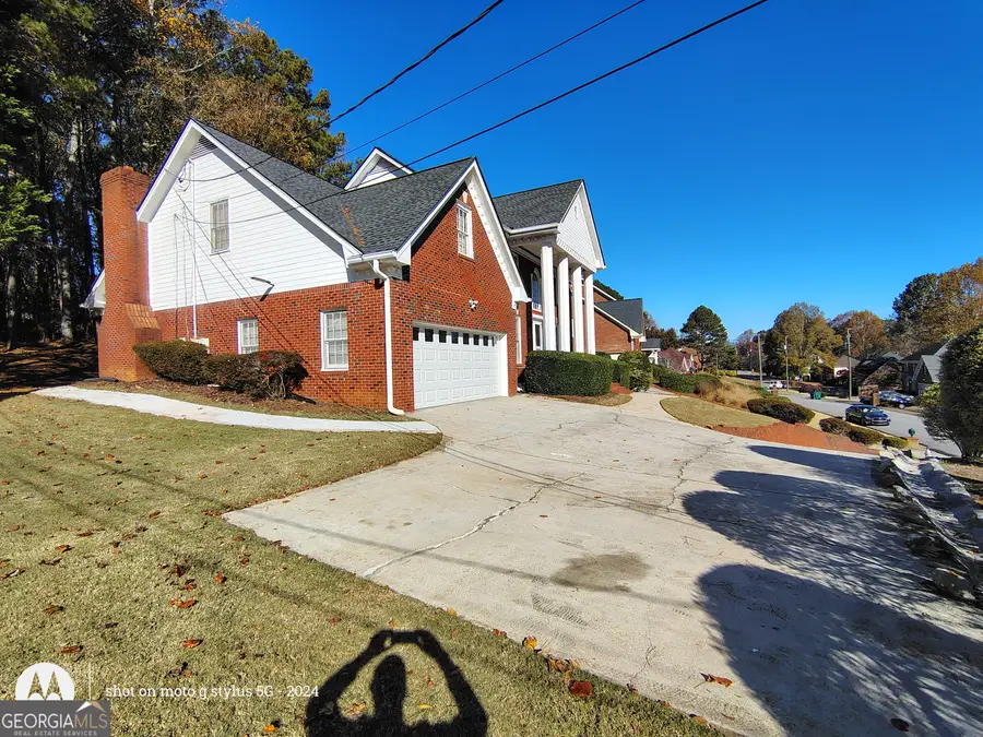 5121 Huntshire Lane Sw, Lilburn, GA 30047 - Image #2