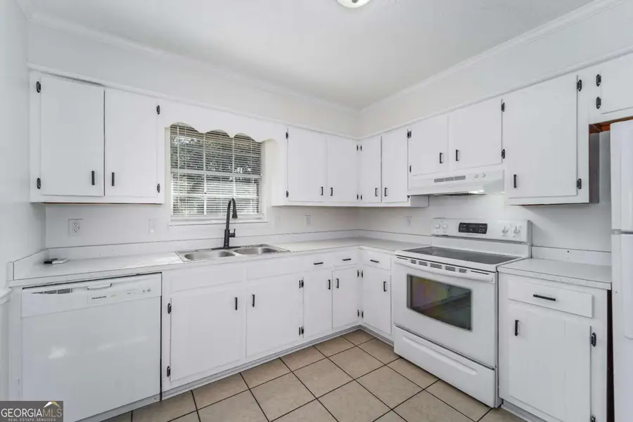 2122 Lakeview Drive, Waycross, GA 31501 - Image #2