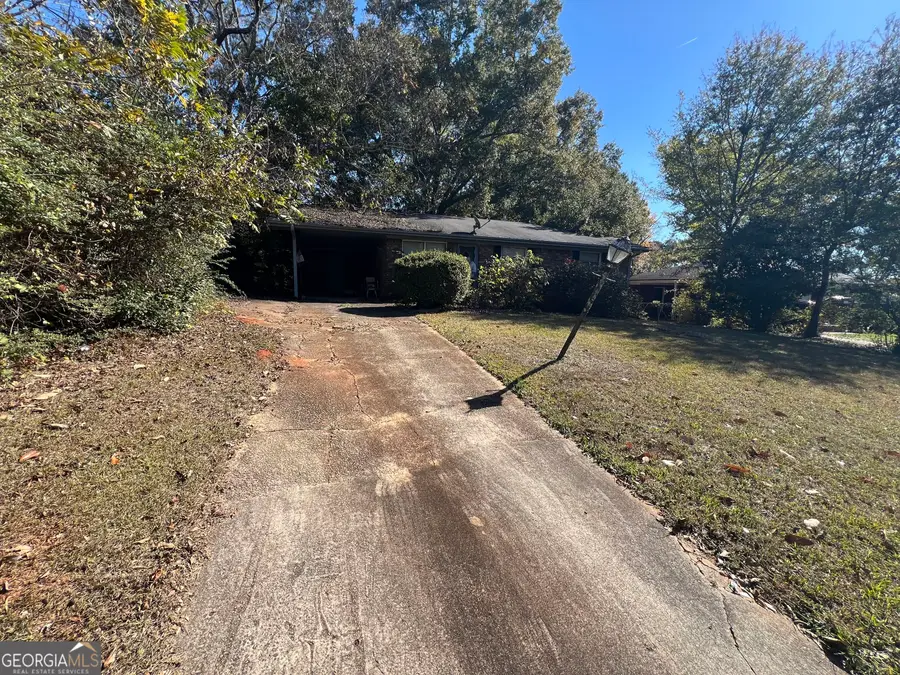 953 Meadow Rock Drive, Stone Mountain, GA 30083 - Image #2