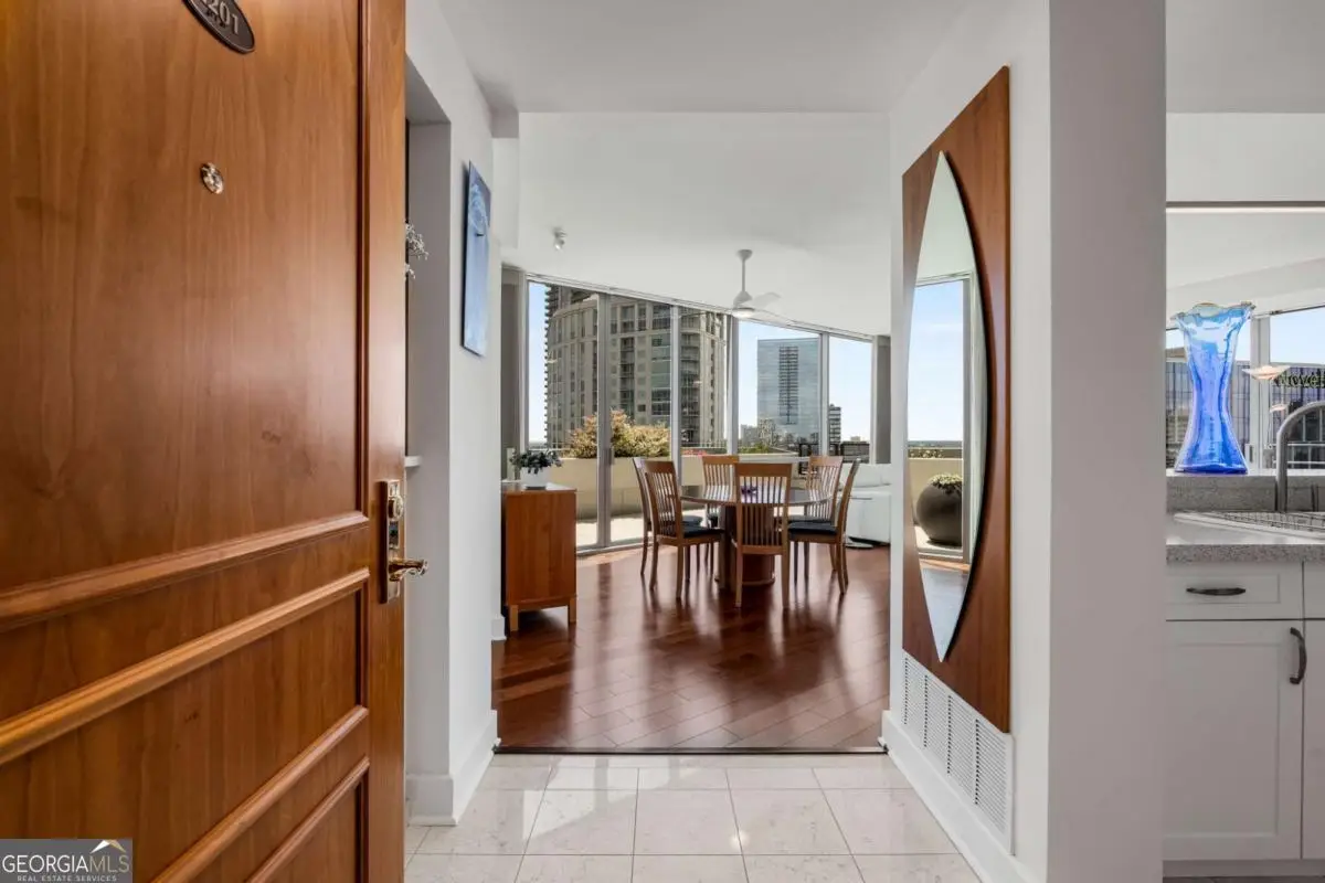 700 Park Regency Place Ne #2201, Atlanta, GA 30326 - Image #1