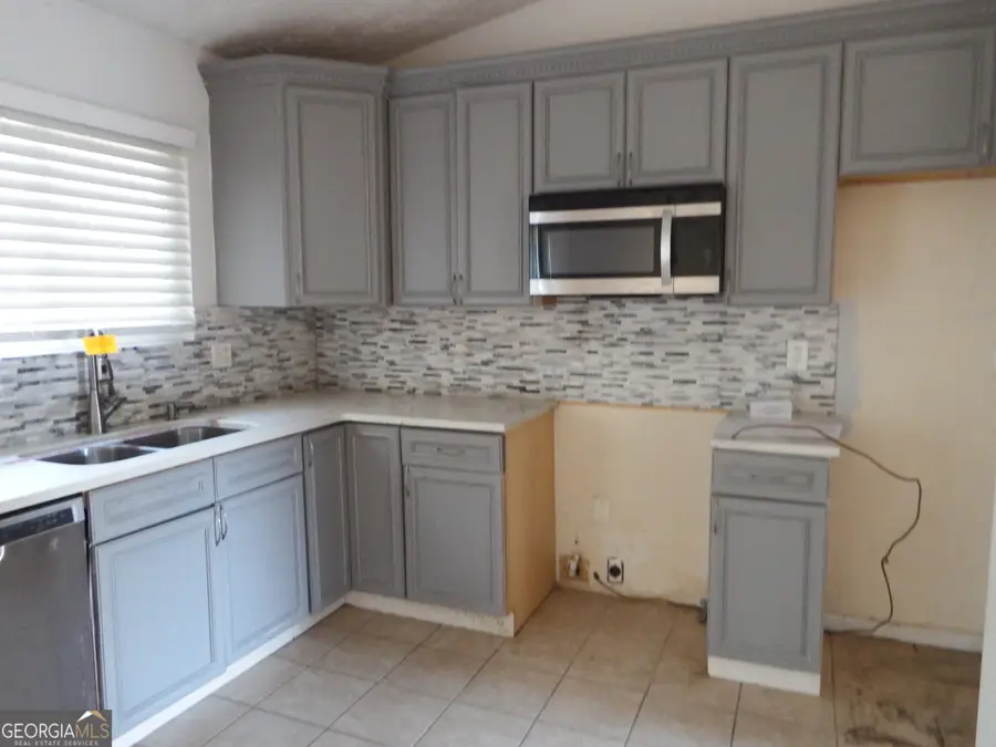 5119 Fairforest Drive, Stone Mountain, GA 30088 - Image #3