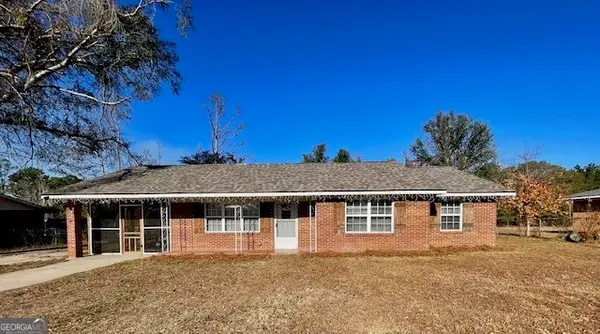 64 Lakeside Drive, Hazlehurst, GA 31539