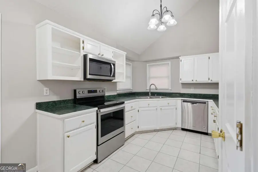 16 Broken Arrow Court Ne, Rydal, GA 30171 - Image #2