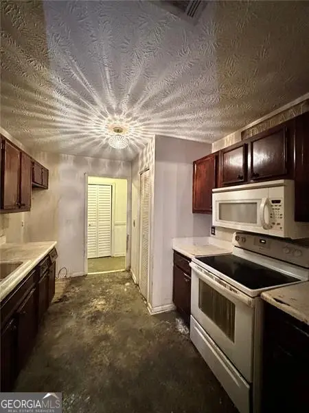 1001 Lake Pointe Circle, Roswell, GA 30075 - Image #3