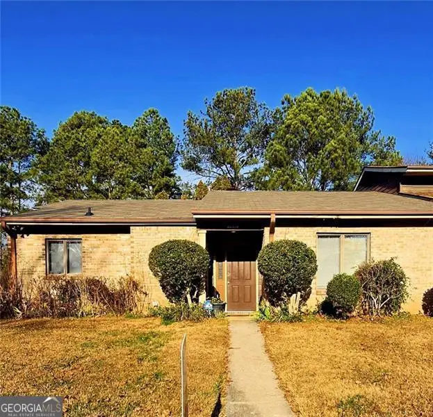 1497 Stoneleigh Circle, Stone Mountain, GA 30088 - Image #2