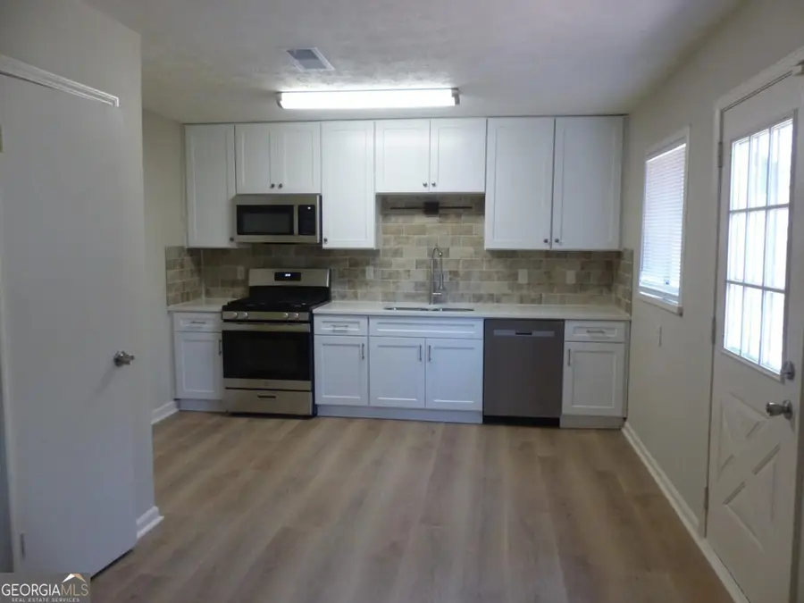 2984 Bicentennial Drive, Stone Mountain, GA 30087 - Image #2