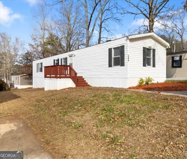 204 Fleetwood Dr, Fayetteville, GA 30214