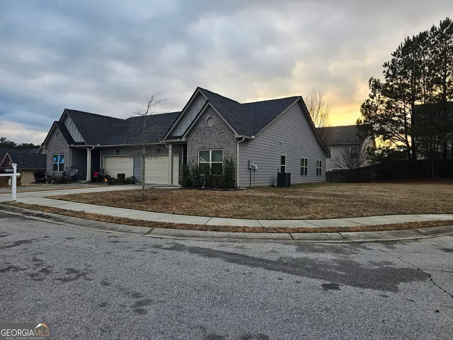 2153 Red Oak Circle, Union City, GA 30291 - Image #2