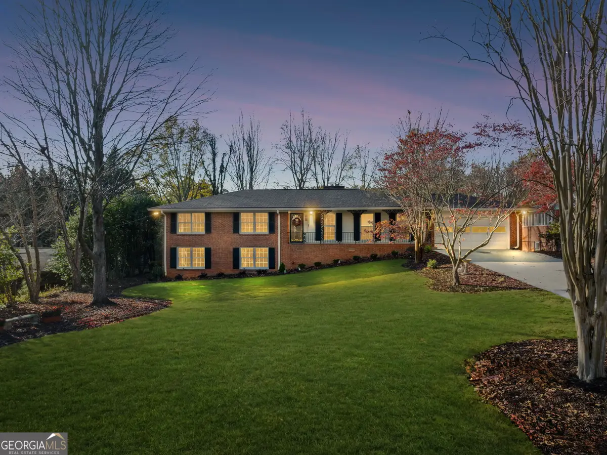 2667 Fontainebleau Drive, Dunwoody, GA 30360 - Image #1