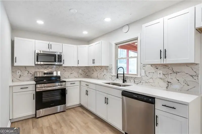 7562 Asbury Manor Drive, Lithonia, GA 30058 - Image #3