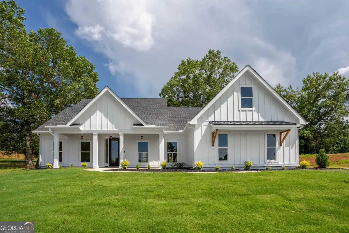 135 Oak Terrace Drive, Banks, GA 30511 - Image #1