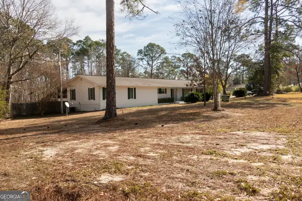 614 N Victory Dr, Lyons, GA 30436