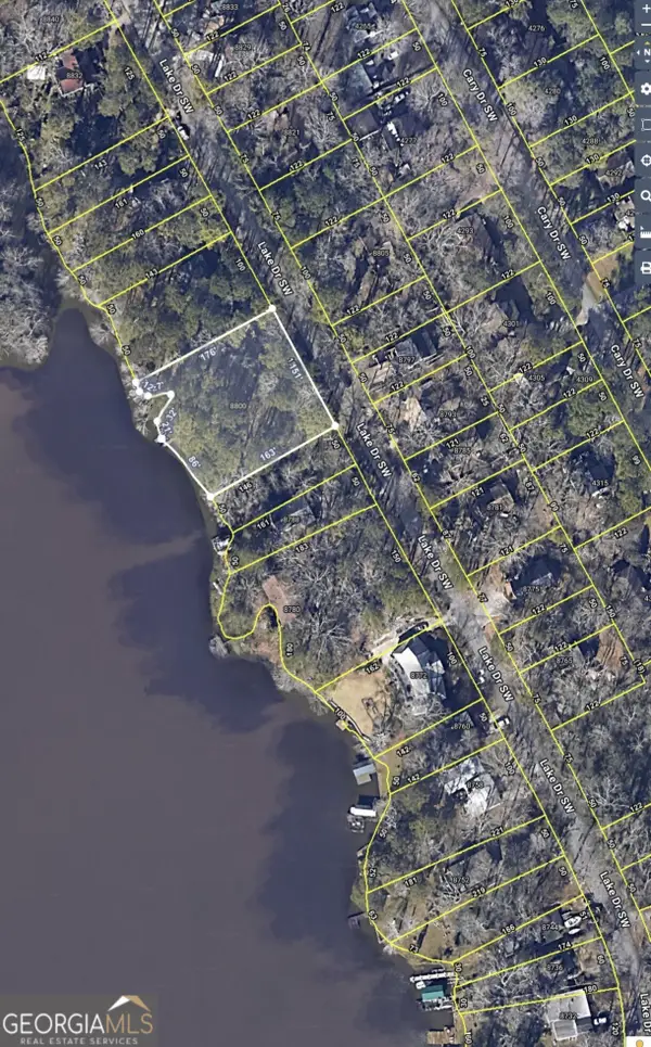 8800 Lake Drive, Snellville, GA 30039