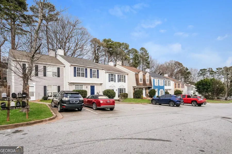 5713 Wells Circle, Stone Mountain, GA 30087 - #2