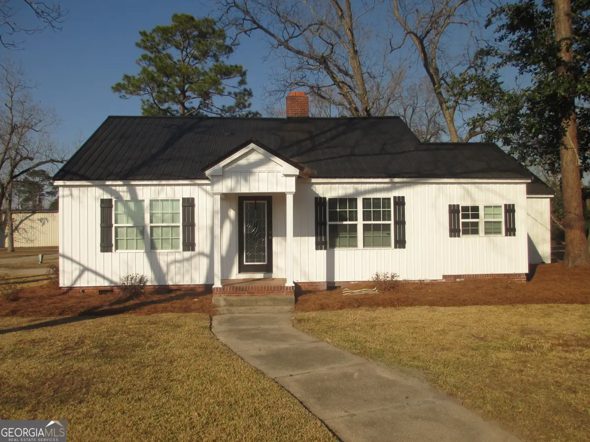 390 Bay Street, Baxley, GA 31513 - #1