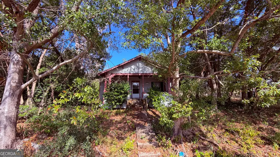 817 Howe Street, Waycross, GA 31501 - #3