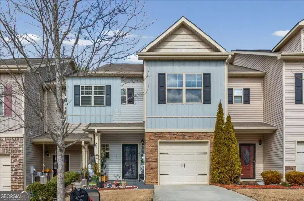 561 Oakside Pl, Acworth, GA 30102