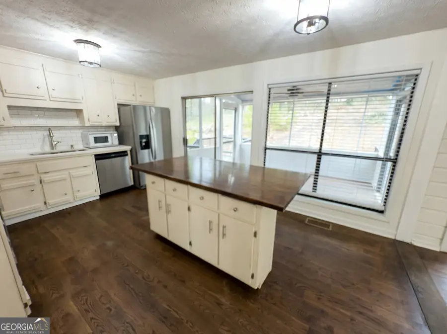 124 Creekview Drive, Woodstock, GA 30188 - #2