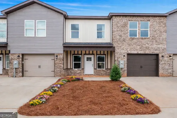 302 Beau Claire Circle, Byron, GA 31008