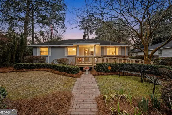 135 E Derenne Avenue, Savannah, GA 31405