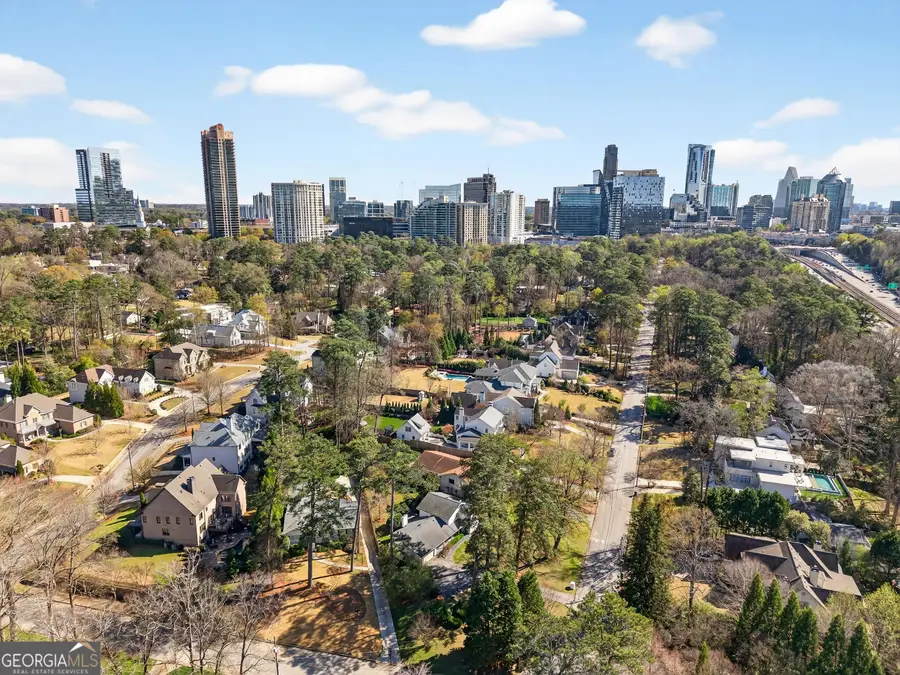 3811 N Stratford Road Ne, Atlanta, GA 30342 - #3