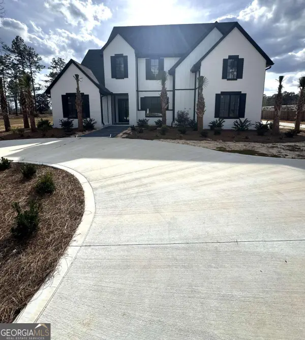 20 Club Drive, Jesup, GA 31546