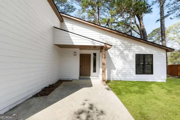 9383 Woodknoll Way, Jonesboro, GA 30238