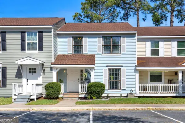 912 Pineland Avenue, Hinesville, GA 31313
