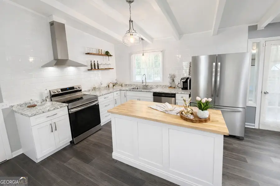 221 S College Street, Metter, GA 30439 - #2