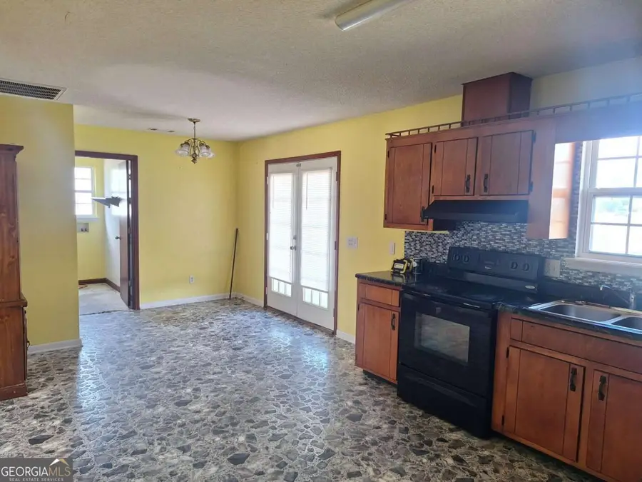 37 Faison Street, Baxley, GA 31513 - #2