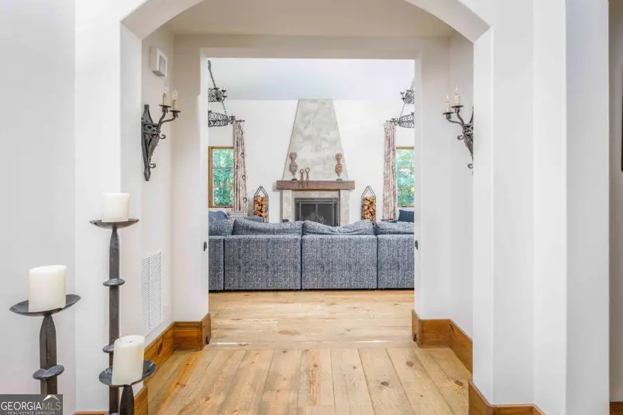 3118 W Roxboro Road Ne, Atlanta, GA 30324 - #2