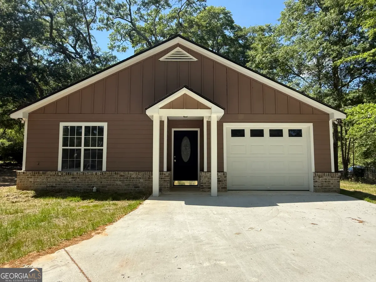 240 Sims Street, Barnesville, GA 30204 - #1