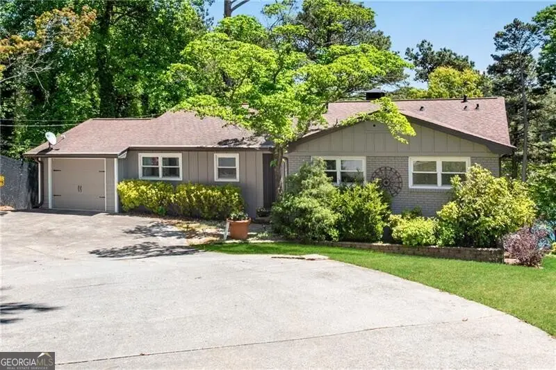 6275 Woodlake Drive, Buford, GA 30518 - #2