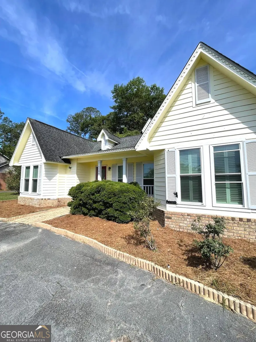 1104 Lakeview Drive, Blackshear, GA 31516 - #3