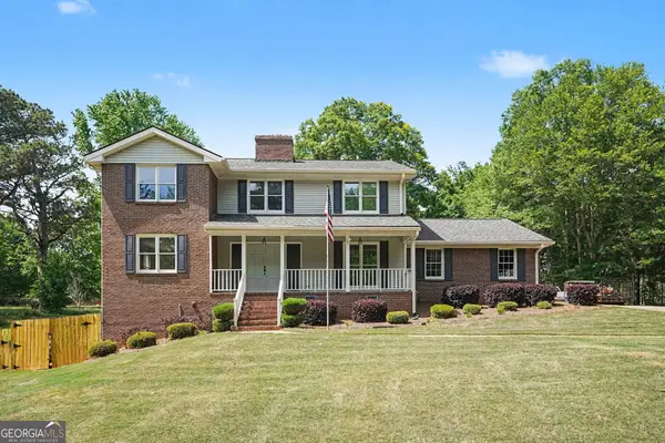 2080 Castle Lake Drive, Tyrone, GA 30290