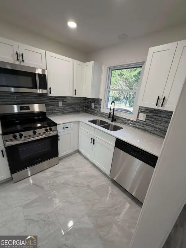 2250 Kings Gate Circle #B, Snellville, GA 30078