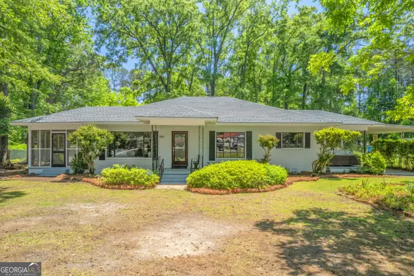 826 E Mccarty Street, Sandersville, GA 31082