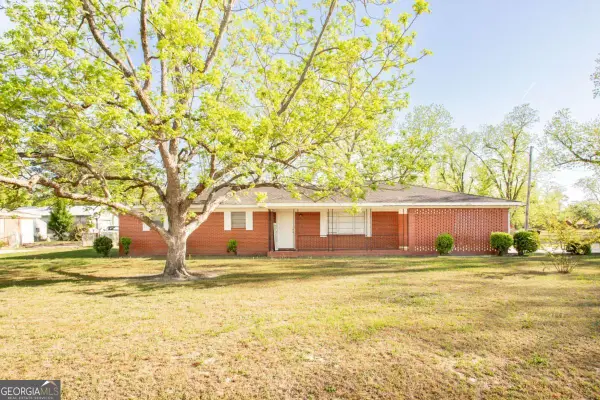 2210 Albany Avenue, Waycross, GA 31503