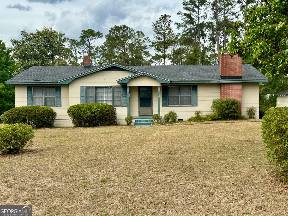 300 W Columbia Avenue, Lyons, GA 30436 - #1