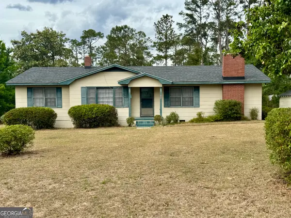 300 W Columbia Avenue, Lyons, GA 30436