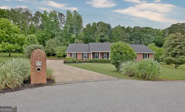 105 Walden Way, Fayetteville, GA 30214