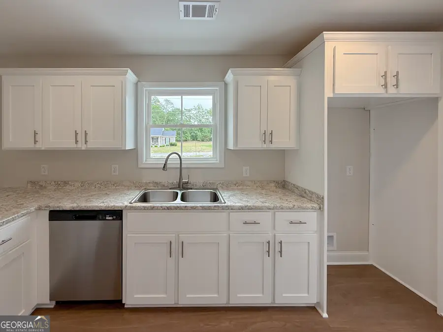 102 Ohoopee Street, Reidsville, GA 30453 - #2