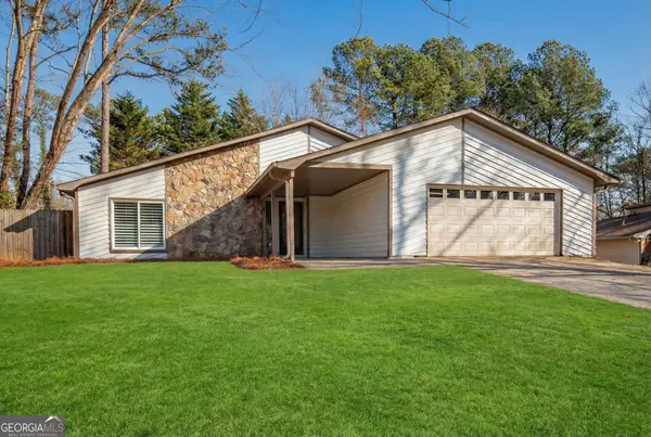 860 Waterbrook Court, Roswell, GA 30076