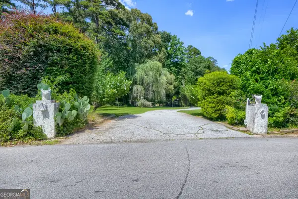 2742 SW Cliffview Drive Sw, Lilburn, GA 30047