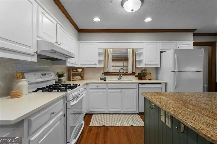 1052 Evelyn Lane Sw, Lilburn, GA 30047 - #3