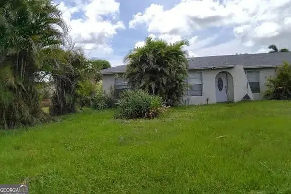 112 Swan Parkway E, Royal Palm Beach, FL 33411