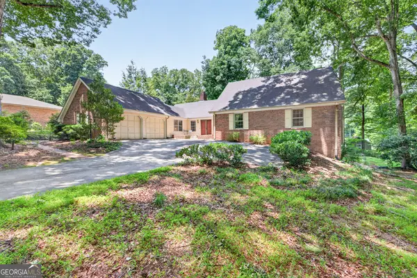 2220 Valley Creek Circle, Snellville, GA 30078