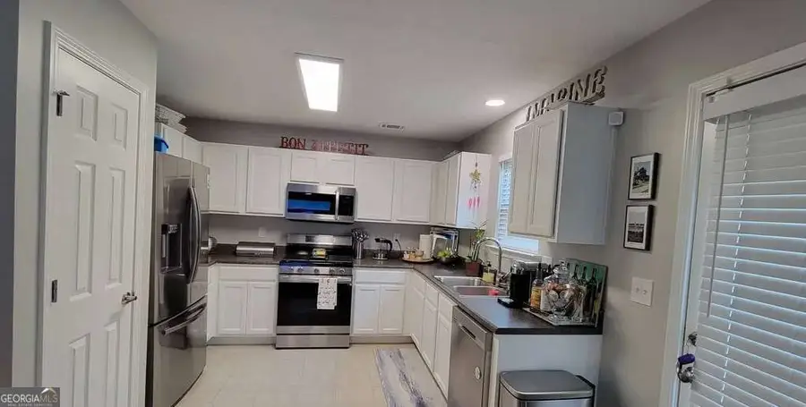 9517 Lakeview Road, Union City, GA 30291 - #3
